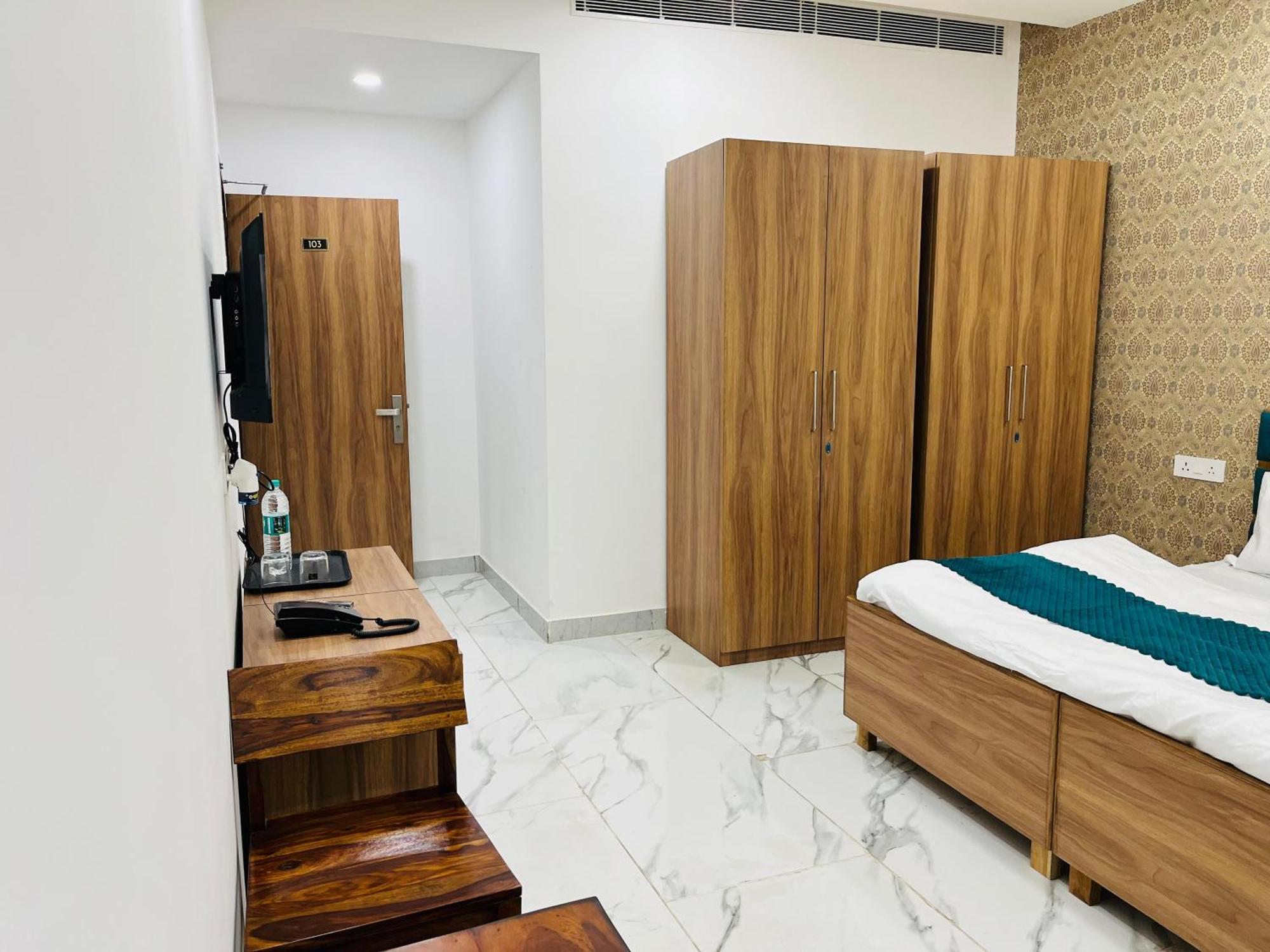 Townhouse Happy Habitat Guest House Greater Noida Eksteriør bilde