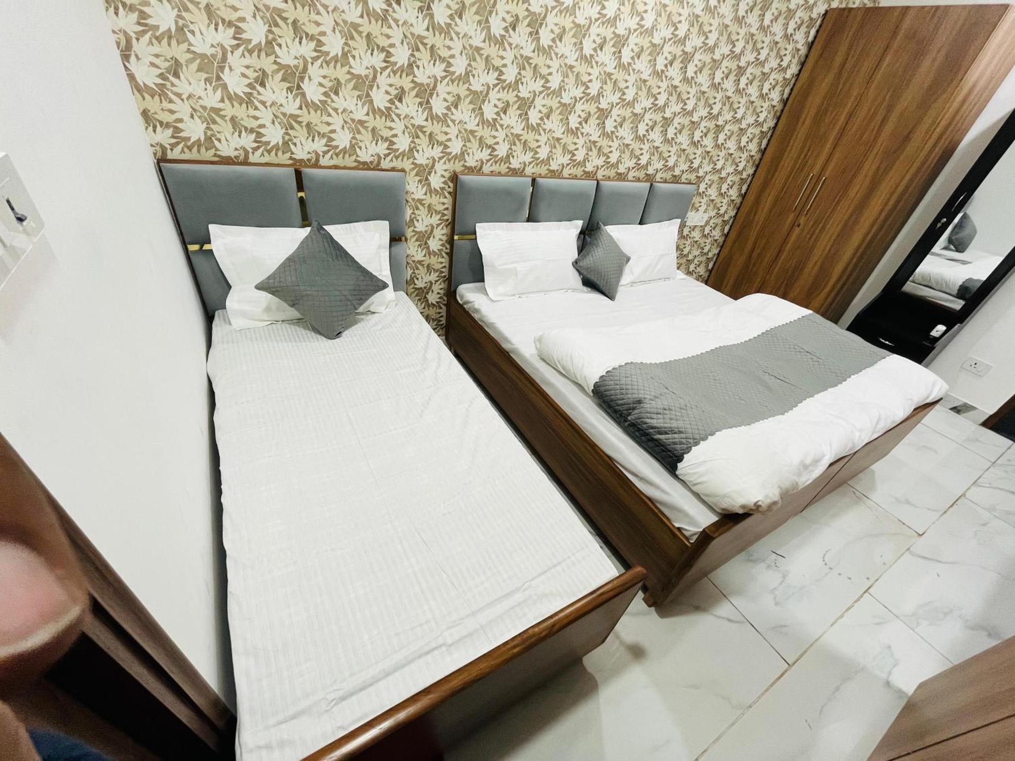 Townhouse Happy Habitat Guest House Greater Noida Eksteriør bilde