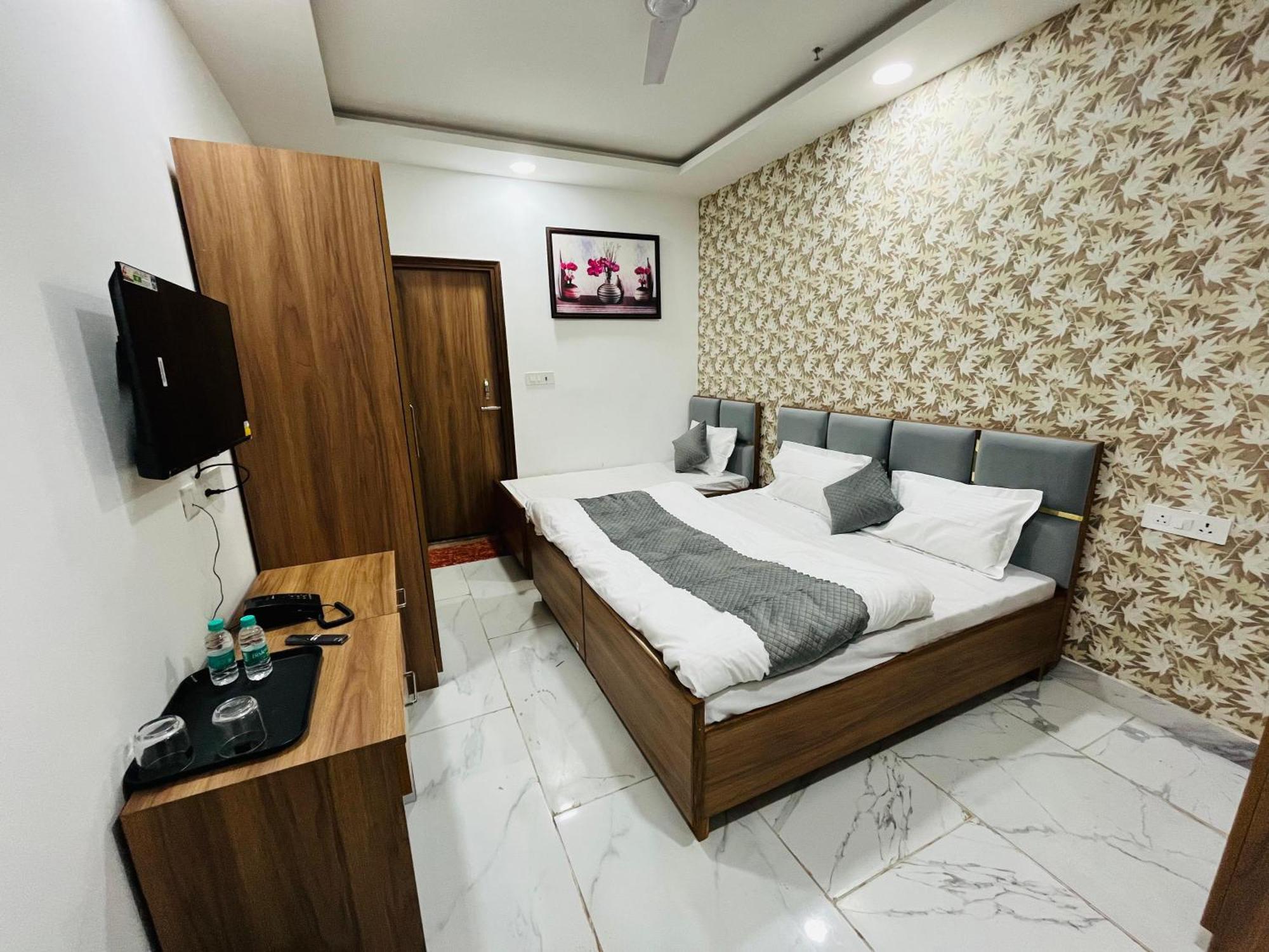Townhouse Happy Habitat Guest House Greater Noida Eksteriør bilde