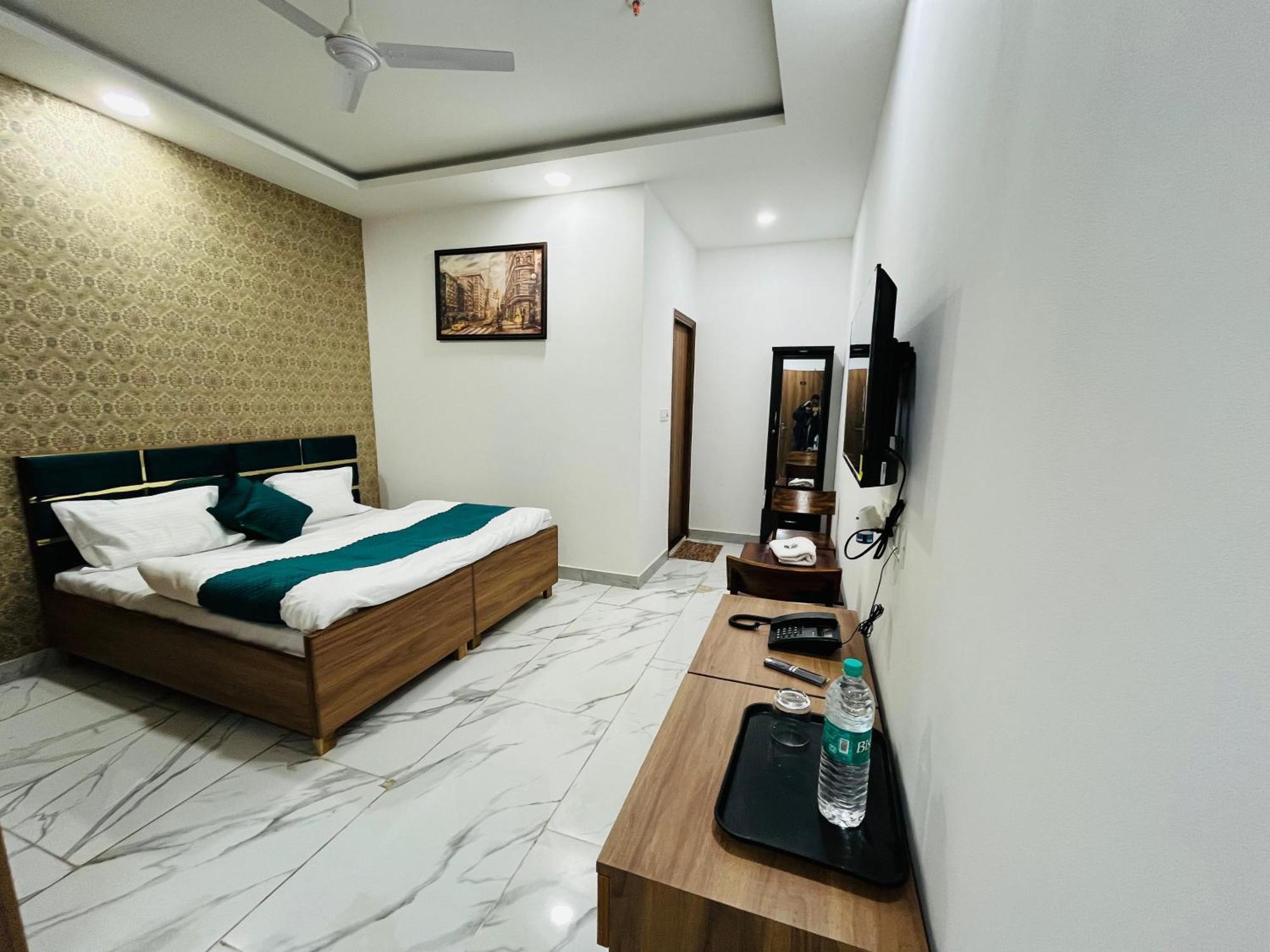 Townhouse Happy Habitat Guest House Greater Noida Eksteriør bilde